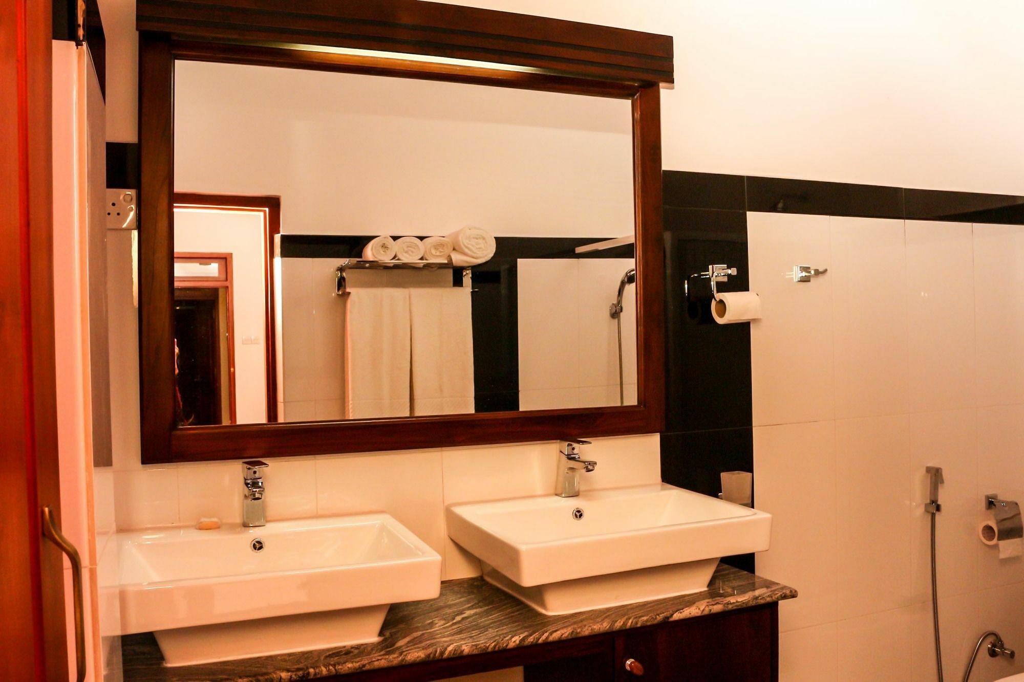 Vin Roma Inn Kandy Exterior photo